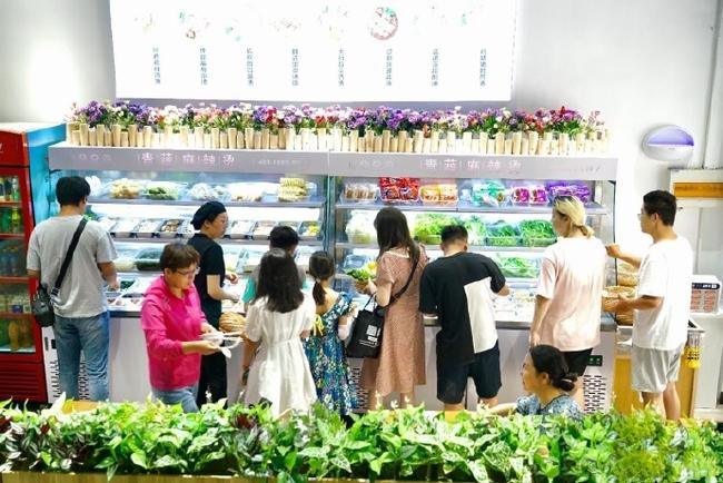 青蔬麻辣烫店人气满满